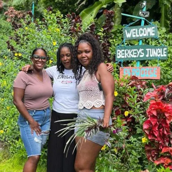 Сasa de vacaciones Berkey'S Jungle Paradise Resort Roseau